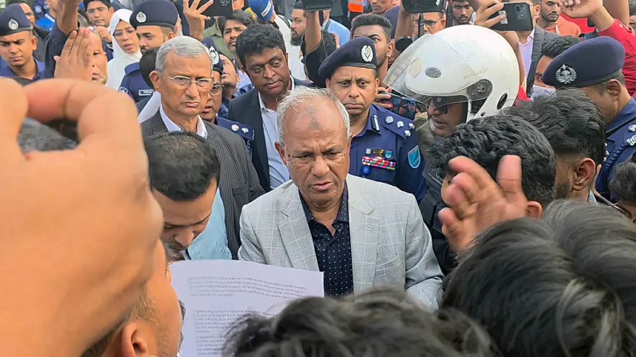 ‘আলু-পেঁয়াজ’ নিয়ে বক্তব্যের ব্যাখ্যা দিলেন স্বরাষ্ট্র উপদেষ্টা