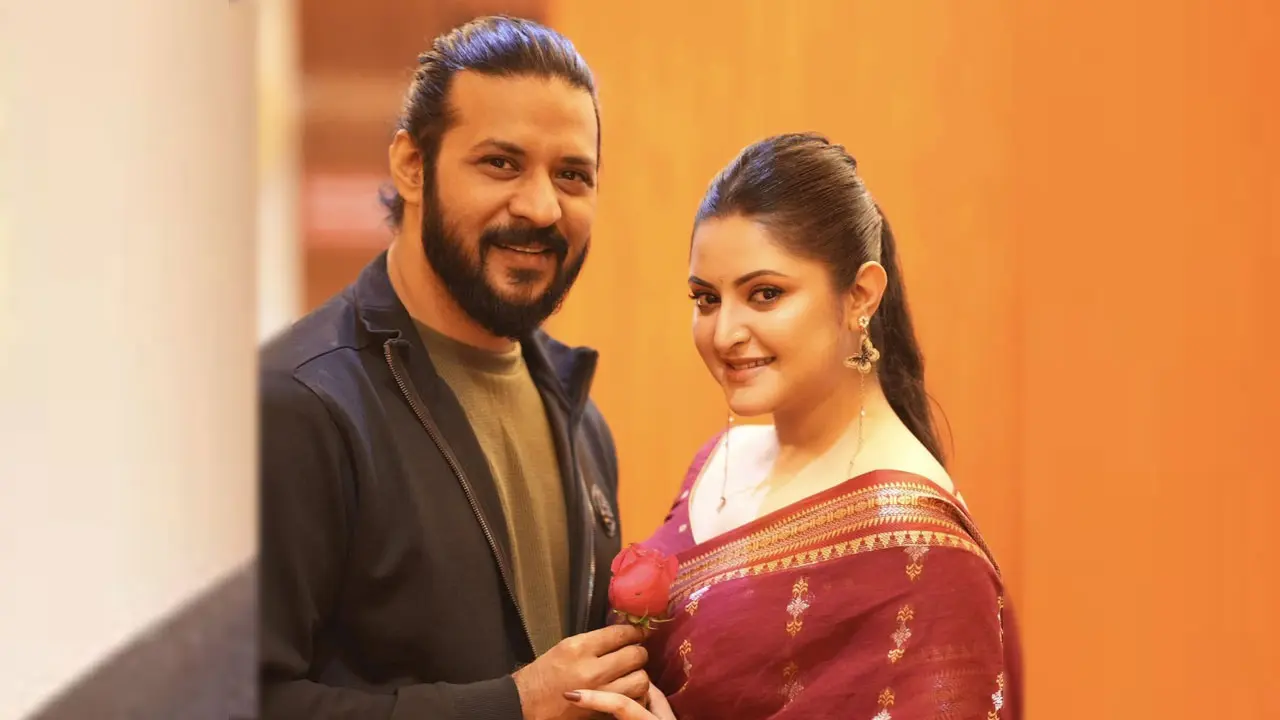 নতুন গল্প সাজিয়ে আসছে নিরব-পরীমণির ‘গোলাপ’