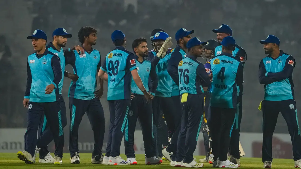 হ্যাটট্রিক হারের পর বিদেশিদের অপেক্ষায় নোয়াখালী