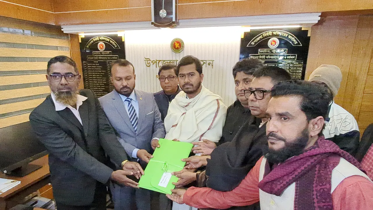 পটুয়াখালী-৩ আসনে মনোনয়নপত্র দাখিল করলেন ভিপি নুর