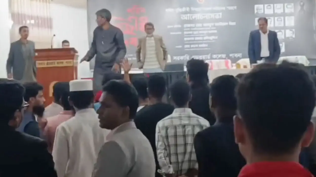 ‌‌‘গোলাম আযম-নিজামীকে দেশপ্রেমিক’ বলায় পাবনায় ছাত্রদল-শিবিরের হট্টগোল