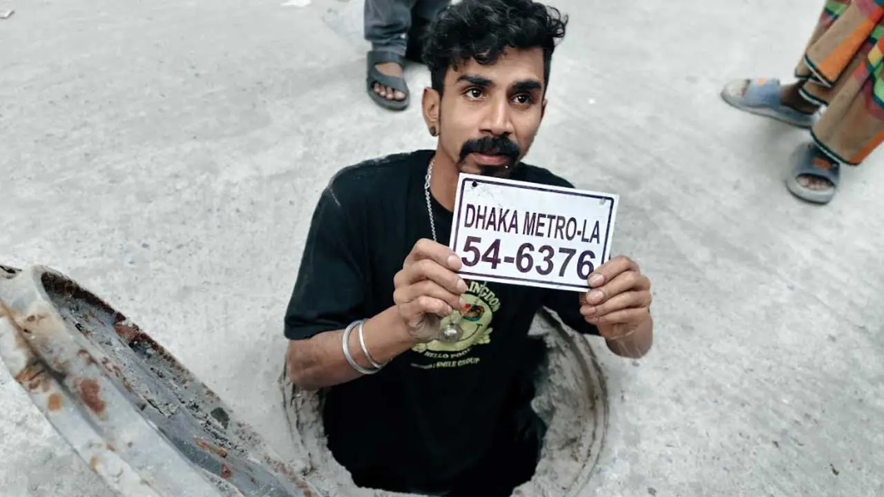 ওসমান হাদিকে গুলি : ব্যবহৃত মোটরসাইকেল ও ভুয়া নম্বর প্লেট উদ্ধার