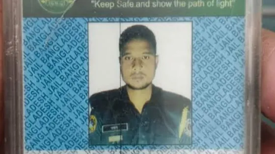 নওগাঁয় বাসচাপায় কারারক্ষী নিহত