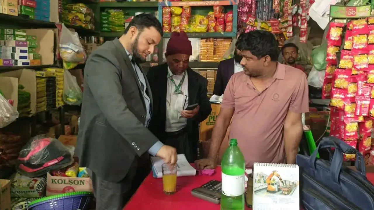 রাজবাড়ীতে রং মিশ্রিত মথ ডাল বিক্রি, মোবাইল কোর্টে জরিমানা