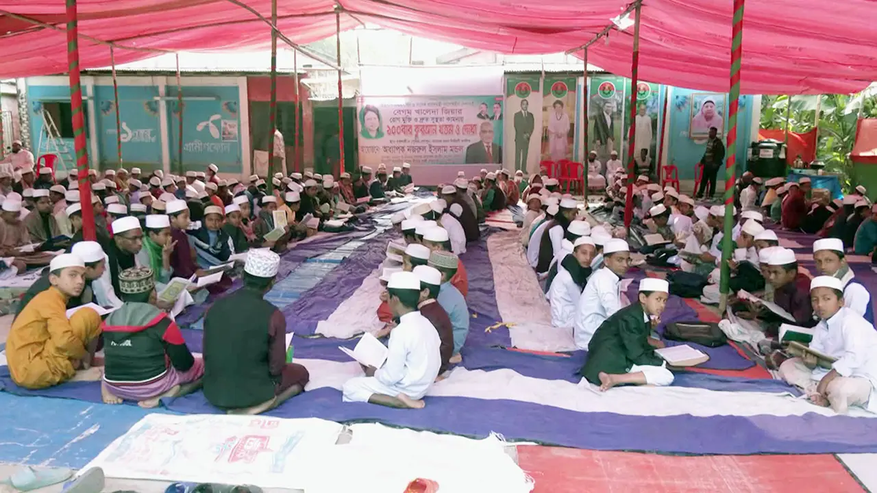 খালেদা জিয়ার সুস্থতায় ৩৭২ শিশু হাফেজের ১০০ বার কোরআন খতম