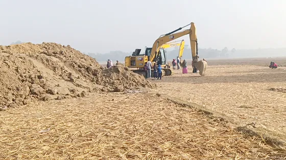 ফসলি জমিতে পুকুর খননে বাধা, কৃষককে ভেকুর নিচে ফেলে হত্যার অভিযোগ