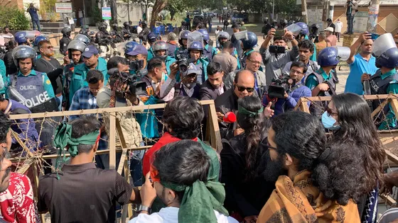 রাজশাহীতে ভারতীয় সহকারী হাই কমিশন কার্যালয় ঘেরাওয়ে পুলিশের বাধা