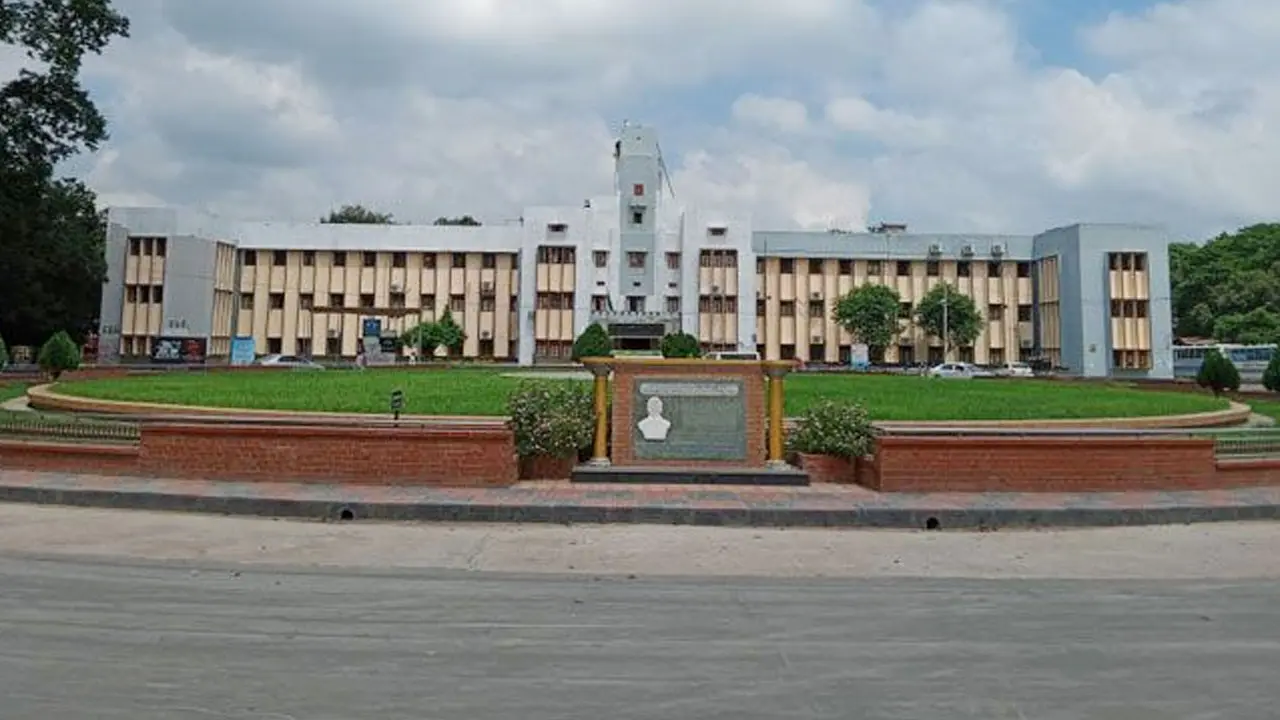 ফাঁস নিয়ে রাবি ছাত্রীর আত্মহত্যা