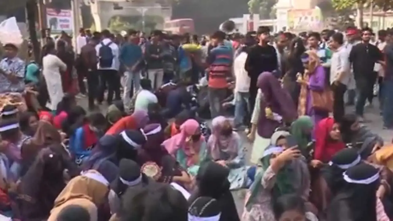 অধ্যাদেশ না পাওয়া পর্যন্ত আন্দোলন চালানোর ঘোষণা ৭ কলেজ শিক্ষার্থীদের