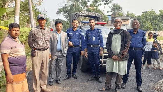 সাতক্ষীরায় উন্নয়ন কাজে চাঁদাবাজদের দাপট, পুলিশ পাহারায় সড়ক নির্মাণ
