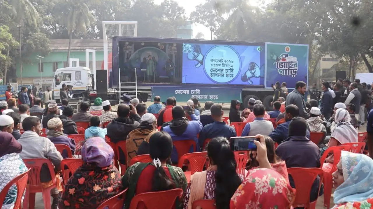 ভোটাধিকার ও গণভোটের বার্তা নিয়ে সাতক্ষীরায় নেমেছে ‘ভোটের গাড়ি’