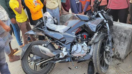 মিছিল শেষে বাড়ি ফেরার পথে প্রাণ গেল যুবকের