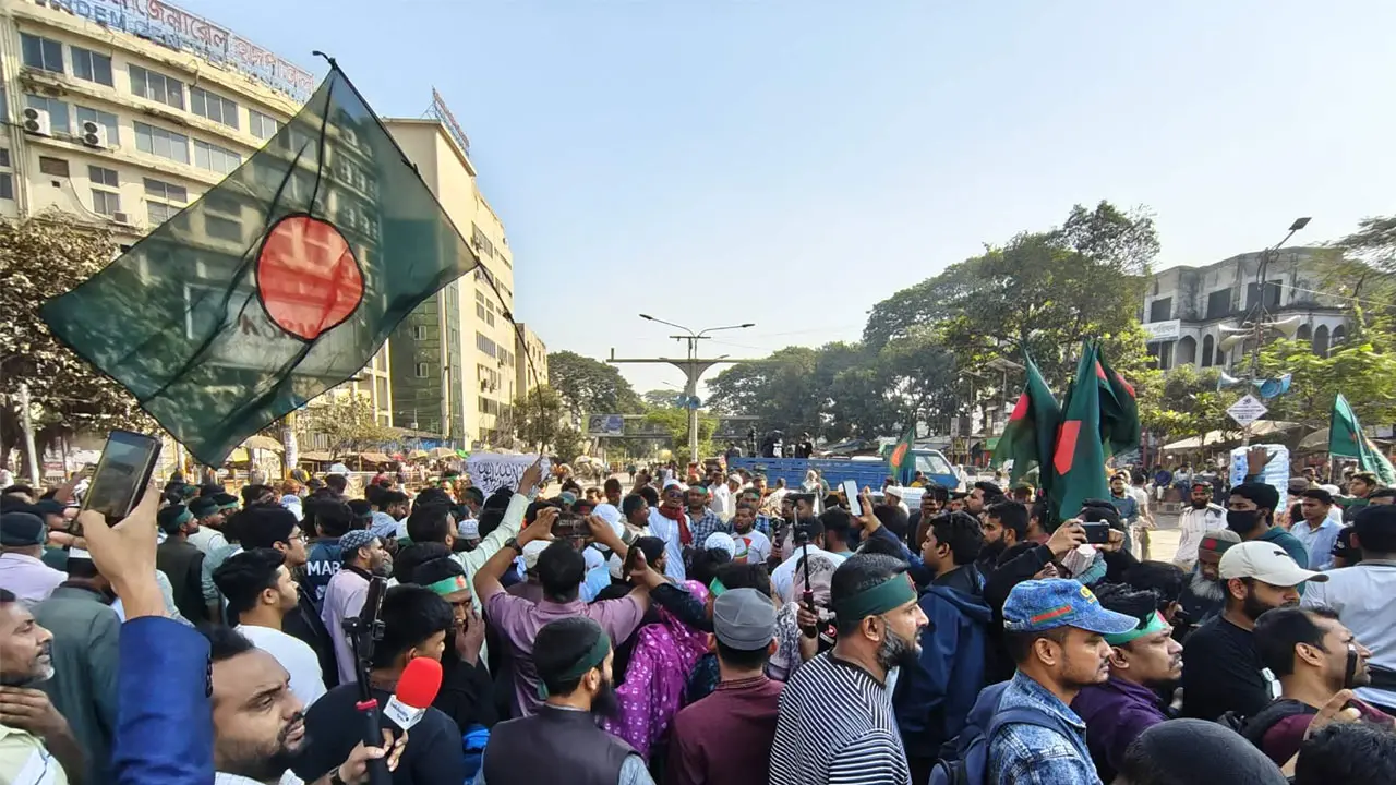 ‘আমরা সবাই হাদি হবো, যুগে যুগে লড়ে যাবো’