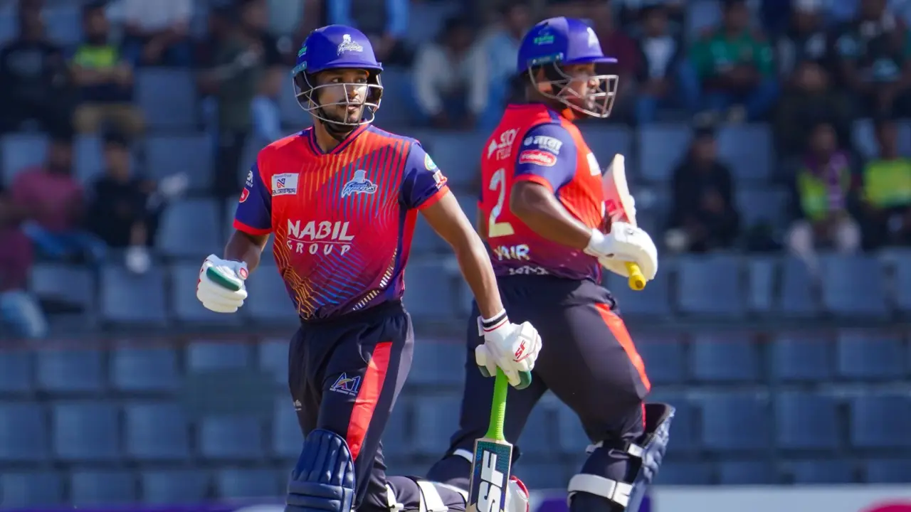 ঢাকার সামনে শান্ত-মুশফিকদের ছন্দপতন, পুঁজি মাত্র ১৩২