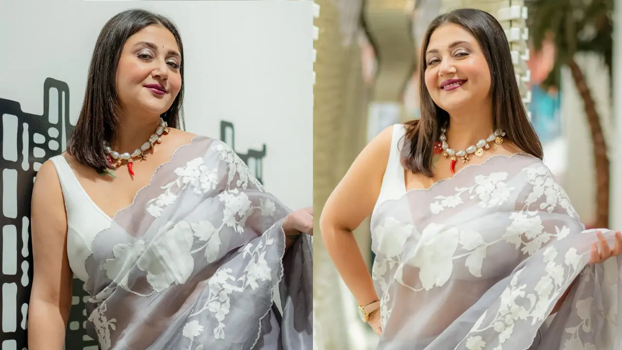 শাড়িতে নজর কাড়লেন স্বস্তিকা