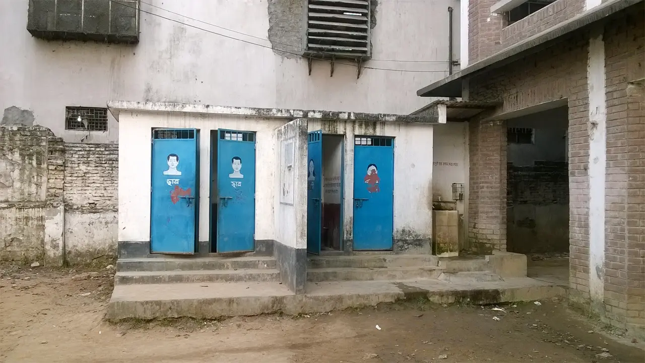 ৫০ জন শিক্ষার্থীর জন্য একটি টয়লেট, মানদণ্ড মানছে মাত্র ২৮.৬ শতাংশ স্কুল