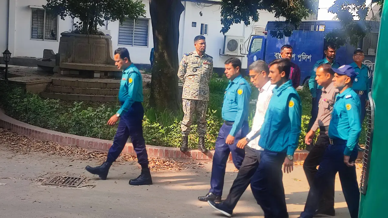 গুম-নির্যাতন : ট্রাইব্যুনালে হাজির তিন সেনা কর্মকর্তা