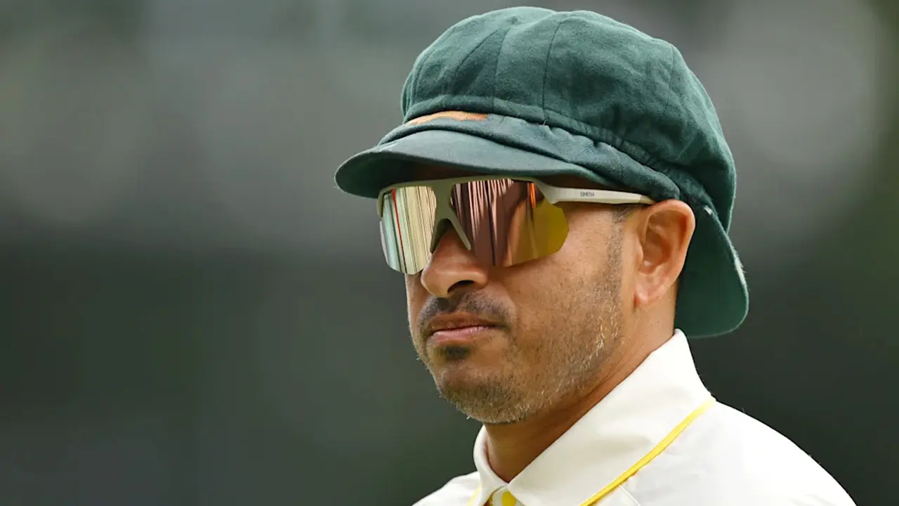 খাজাকে অবসরে যেতে বললেন ক্লার্ক, নিষেধ করলেন যারা