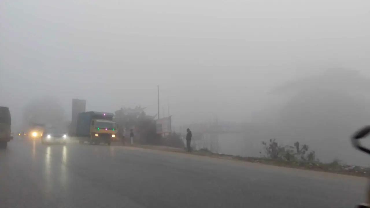 মাঝারি থেকে ঘন কুয়াশার আভাস