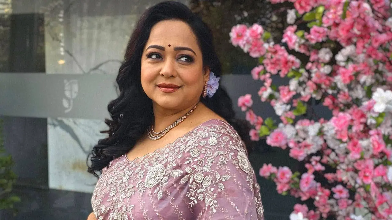 জন্মদিনে স্বামীর থেকে বিশেষ উপহার পেলেন অপরাজিতা