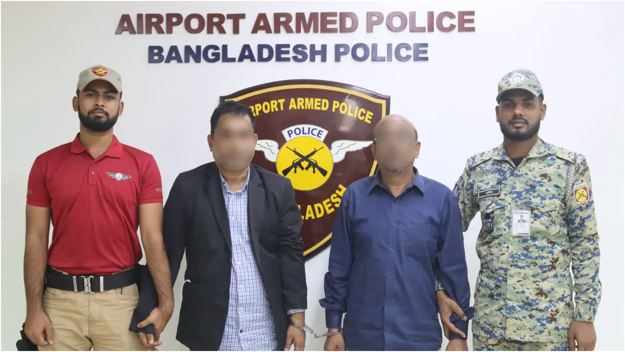 বিমানবন্দরে ভিড়ের মধ্যে প্রবাসীর অর্থ লোপাট, দুজন আটক