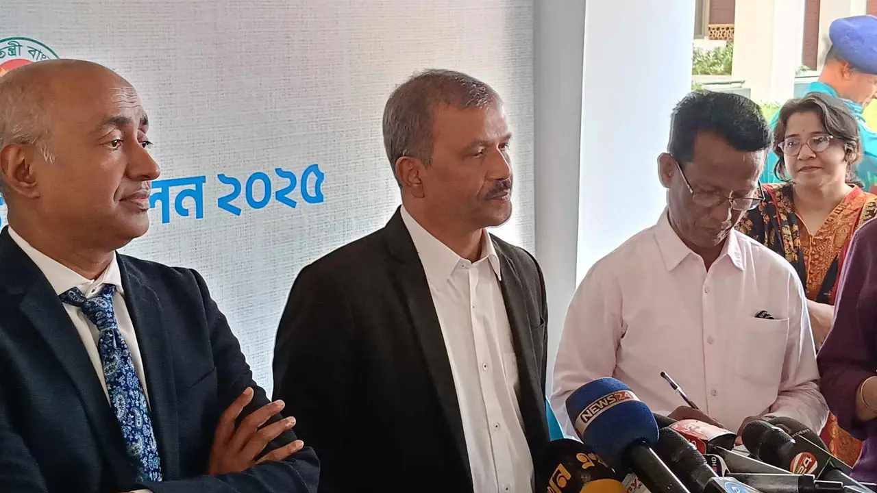 মেধাবী ডিসিদের জনগণের নিপীড়নে কাজে লাগিয়েছে ফ্যাসিস্টরা