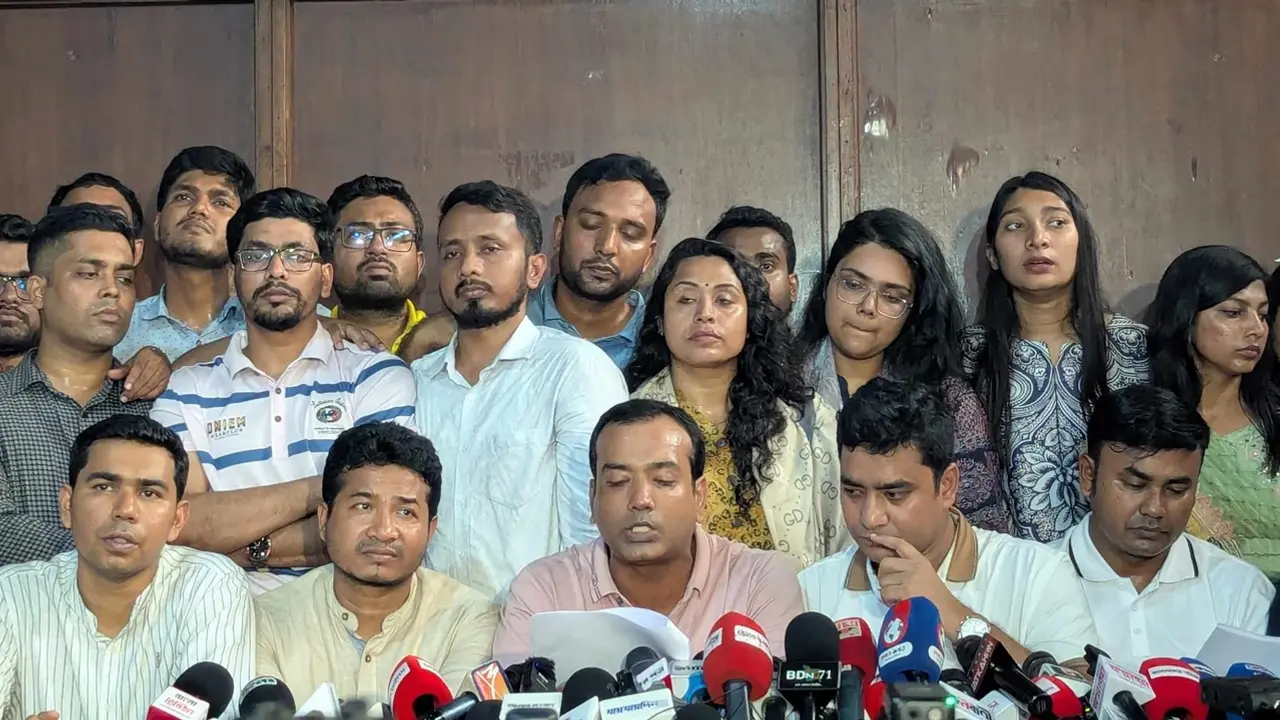 উপদেষ্টাদের মিটিংয়ে কোন প্রটোকলে গিয়েছিলেন হাসনাত-পাটোয়ারী