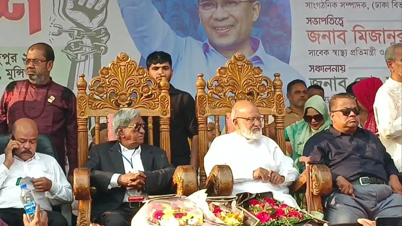 আগামী নির্বাচন ডিসেম্বর মাসের মধ্যেই হতে হবে : খন্দকার মোশাররফ