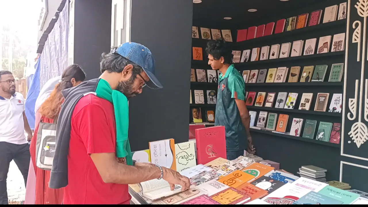 ৪৭ নতুন বইয়ে জমেছে বইমেলার চতুর্থ দিন