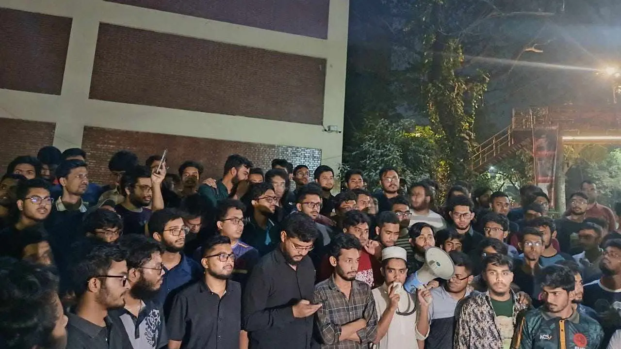 কুয়েটে সংঘর্ষের ঘটনায় বুয়েটে বিক্ষোভ, ছাত্রদলের বিরুদ্ধে স্লোগান