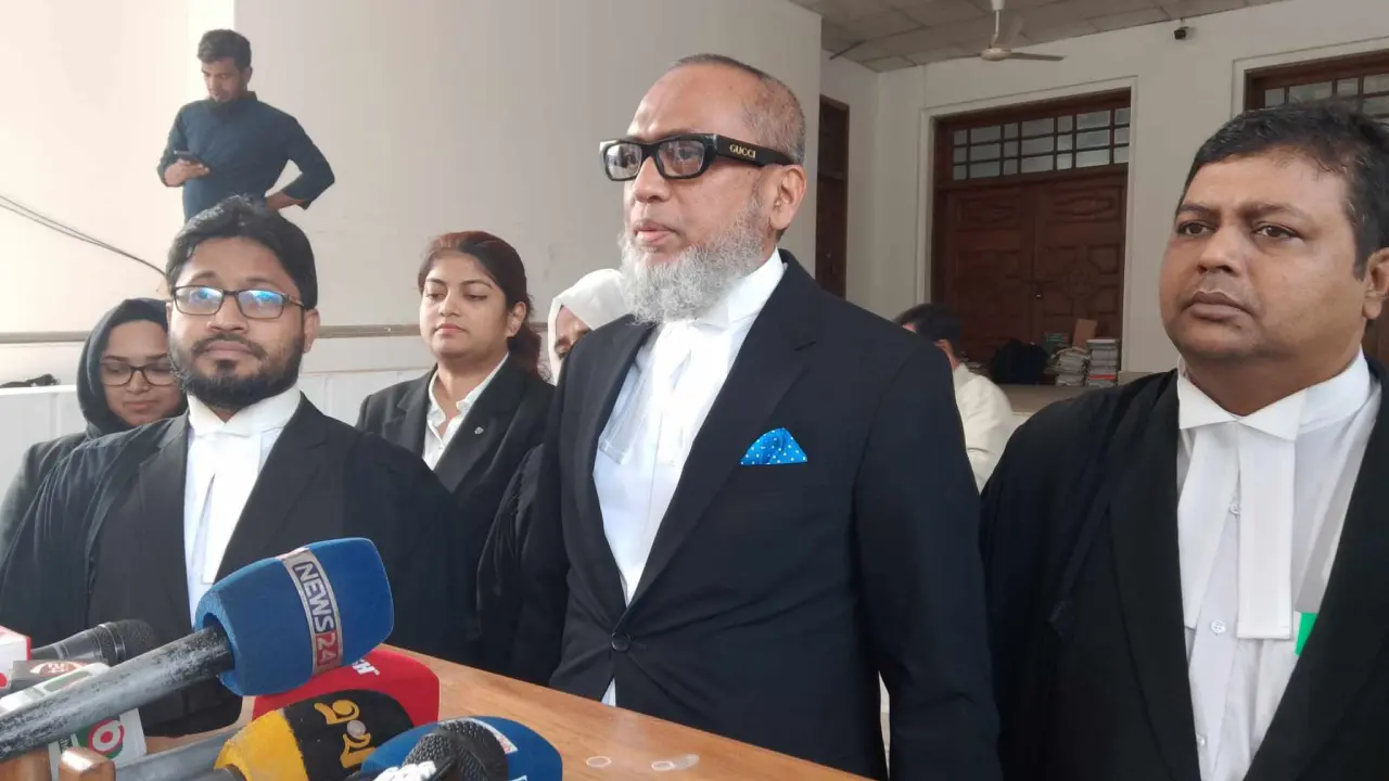 খালেদা জিয়ার জন্য প্রতীকী ক্ষতিপূরণ চাইলেন আইনজীবী