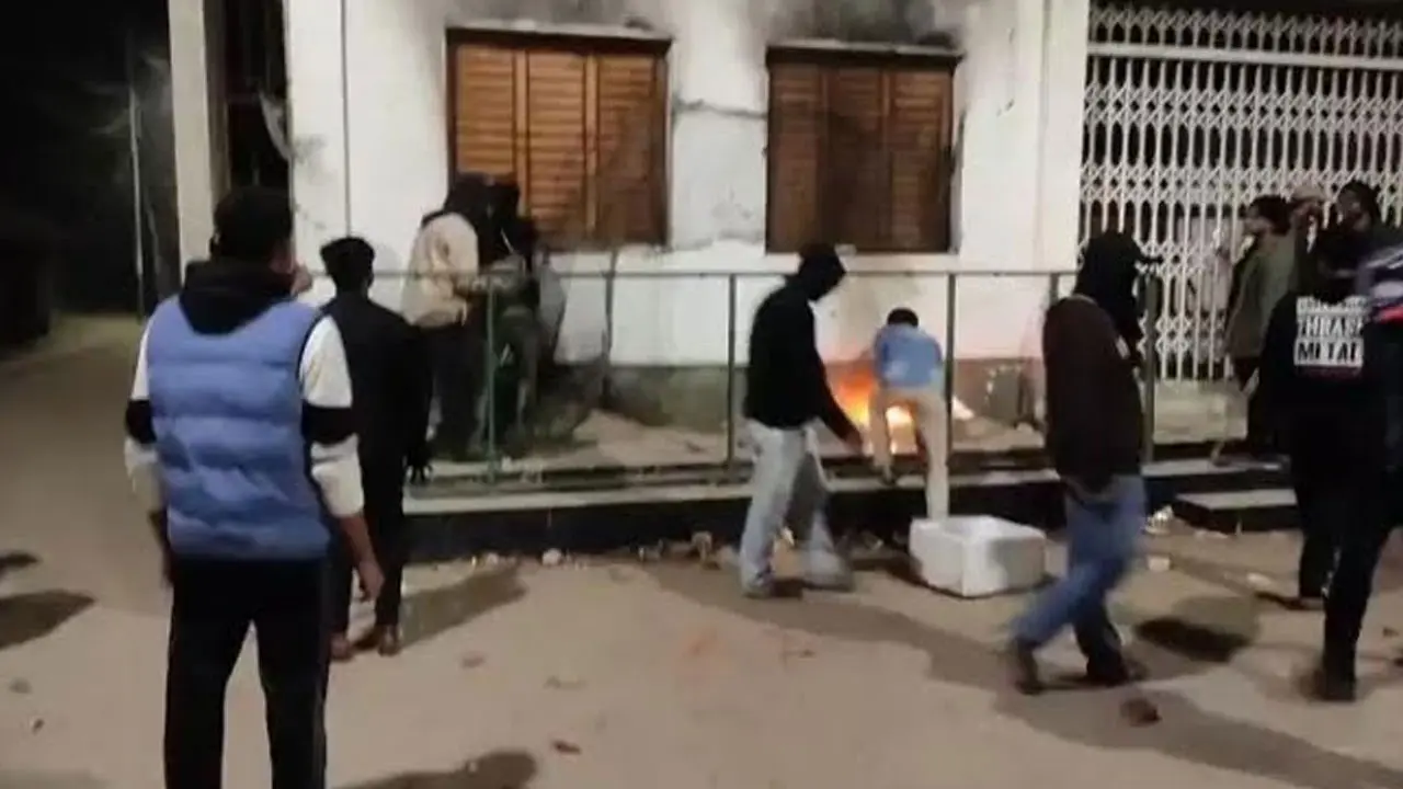 কুমিল্লার সাবেক এমপি বাহারের বাড়ি ভাঙচুর, অগ্নিসংযোগ