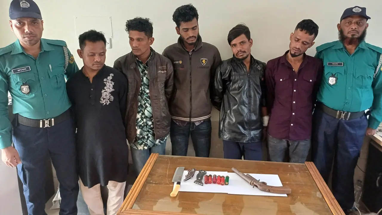 চট্টগ্রামে ডাকাতদলের ৫ সদস্য গ্রেপ্তার, আগ্নেয়াস্ত্র উদ্ধার