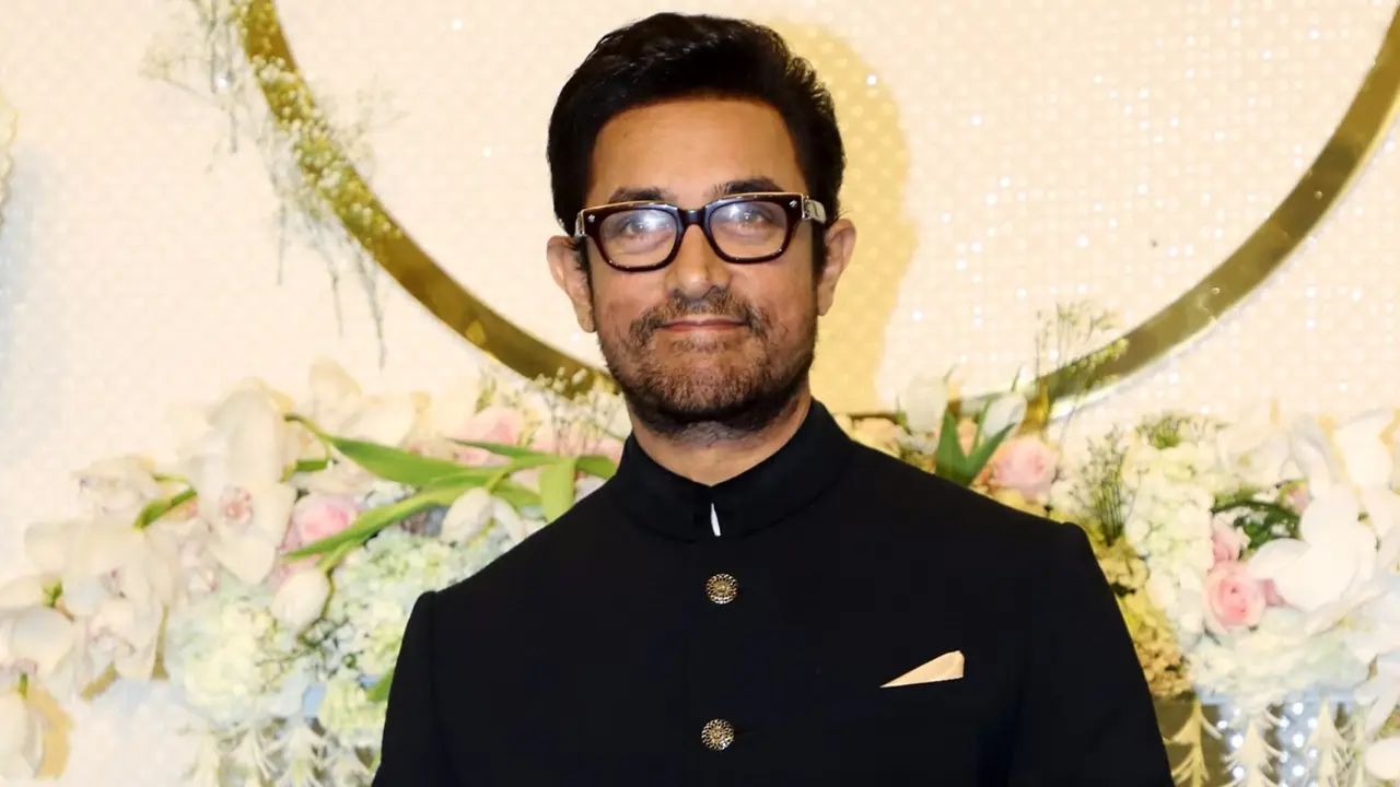 পাইরেসি’র প্রশংসা করলেন আমির খান