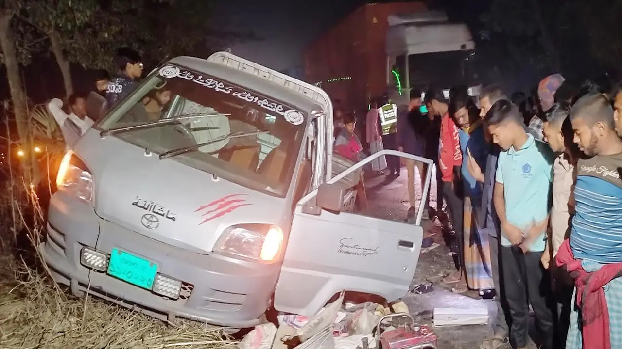 ফেনীতে পিকআপে কাভার্ড ভ্যানের ধাক্কা, নিহত বেড়ে ৬