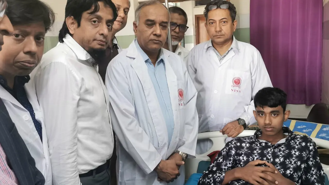 দায়িত্ব নিয়েই বিপ্লবে আহতদের খোঁজ নিলেন নিউরোসায়েন্সের পরিচালক