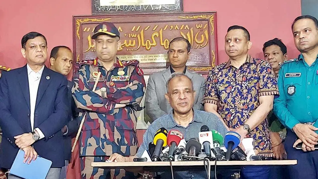 আ.লীগের দোসররা দেশকে অস্থিতিশীল করছে : স্বরাষ্ট্র উপদেষ্টা
