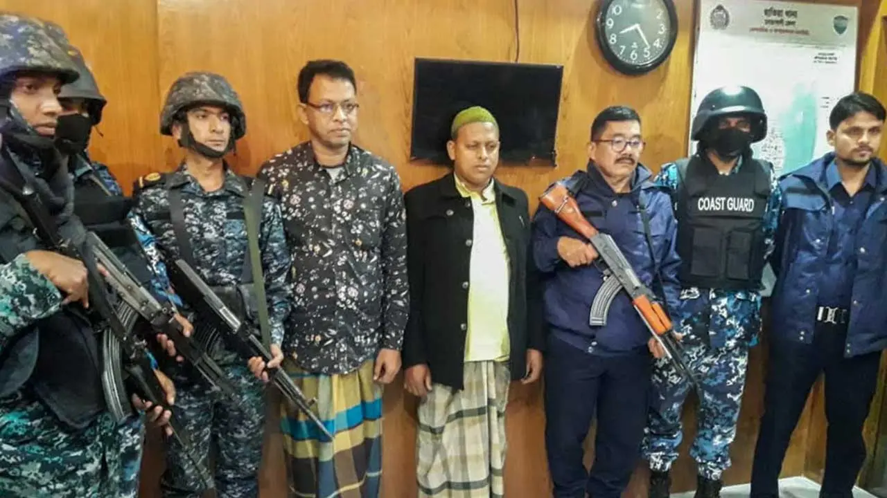 অপারেশন ডেভিল হান্ট : নৌবাহিনীর অভিযানে হাতিয়ায় আটক ৫
