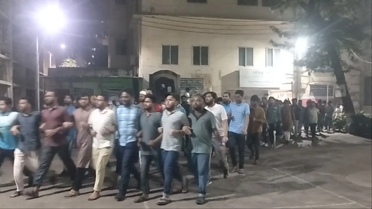 কুয়েটে হামলার প্রতিবাদে জবিতে বিক্ষোভ