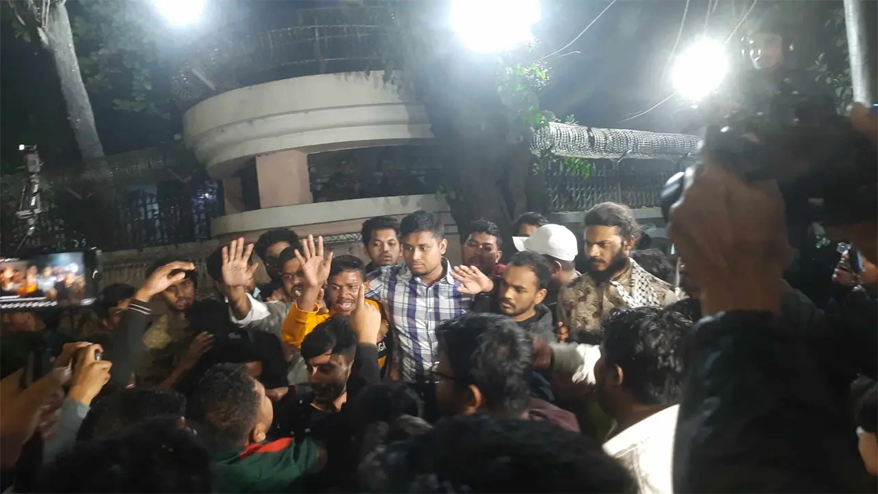সমন্বয়করা আহতদের খোঁজখবর না নিয়ে রাজনৈতিক দল গোছাতে ব্যস্ত