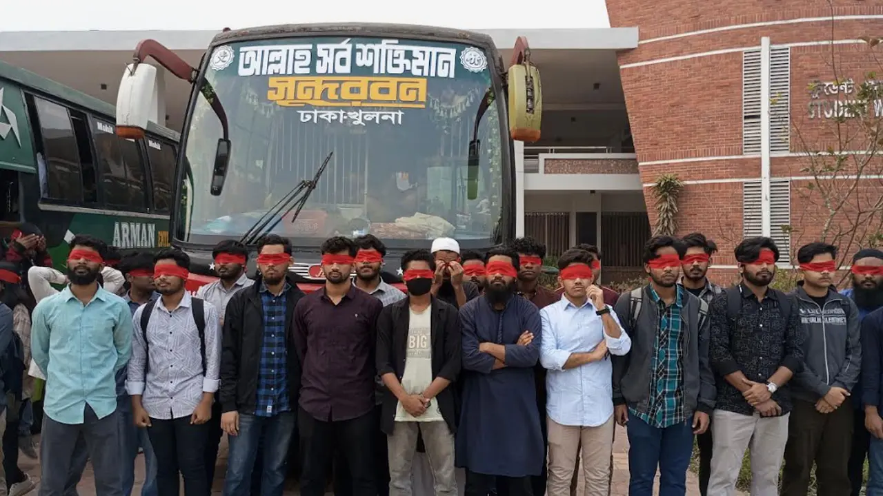 প্রধান উপদেষ্টার সঙ্গে দেখা করতে ঢাকার পথে কুয়েট শিক্ষার্থীরা