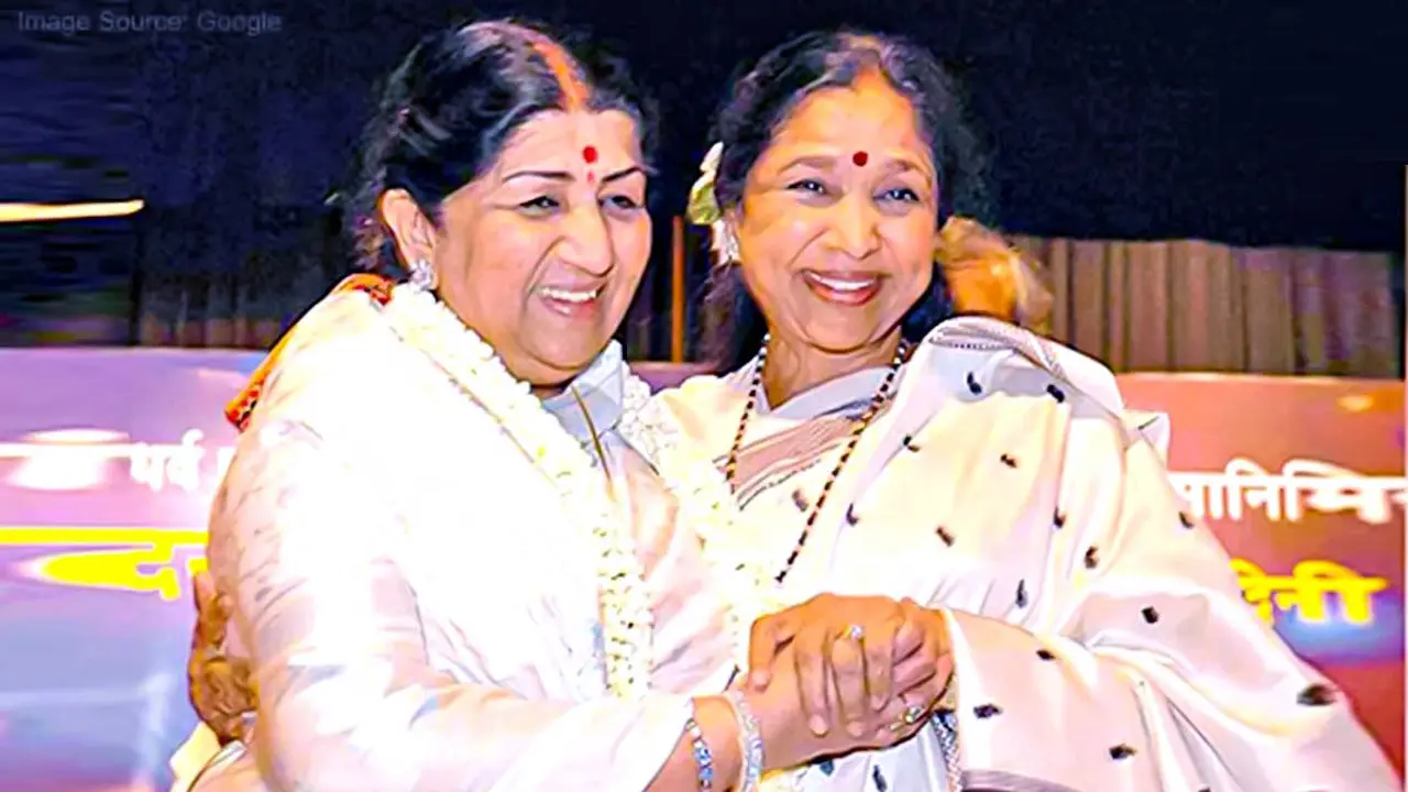 যে কারণে সাদা রঙ ছাড়া অন্য শাড়ি পরতেন না লতা-আশা