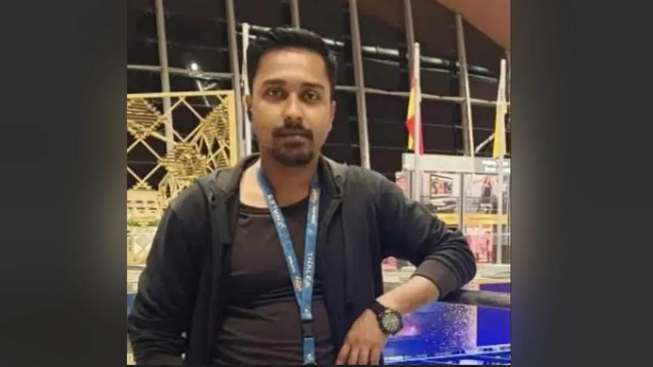 ‘ইতালির স্বপ্ন দেখাইয়া দুই বিঘা জমি লেইখা নিছে দালাল মনির’