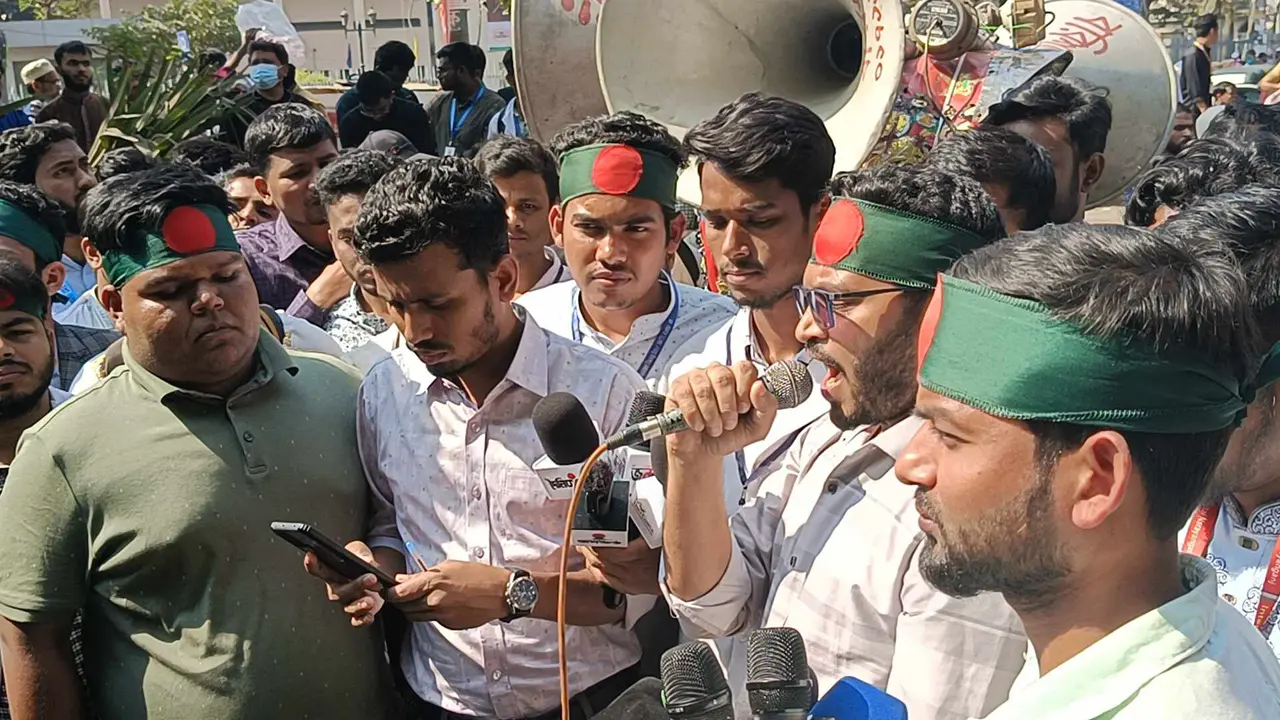 এক ঘণ্টার আল্টিমেটাম ম্যাটস শিক্ষার্থীদের, দাবি না মানলে লং-মার্চ