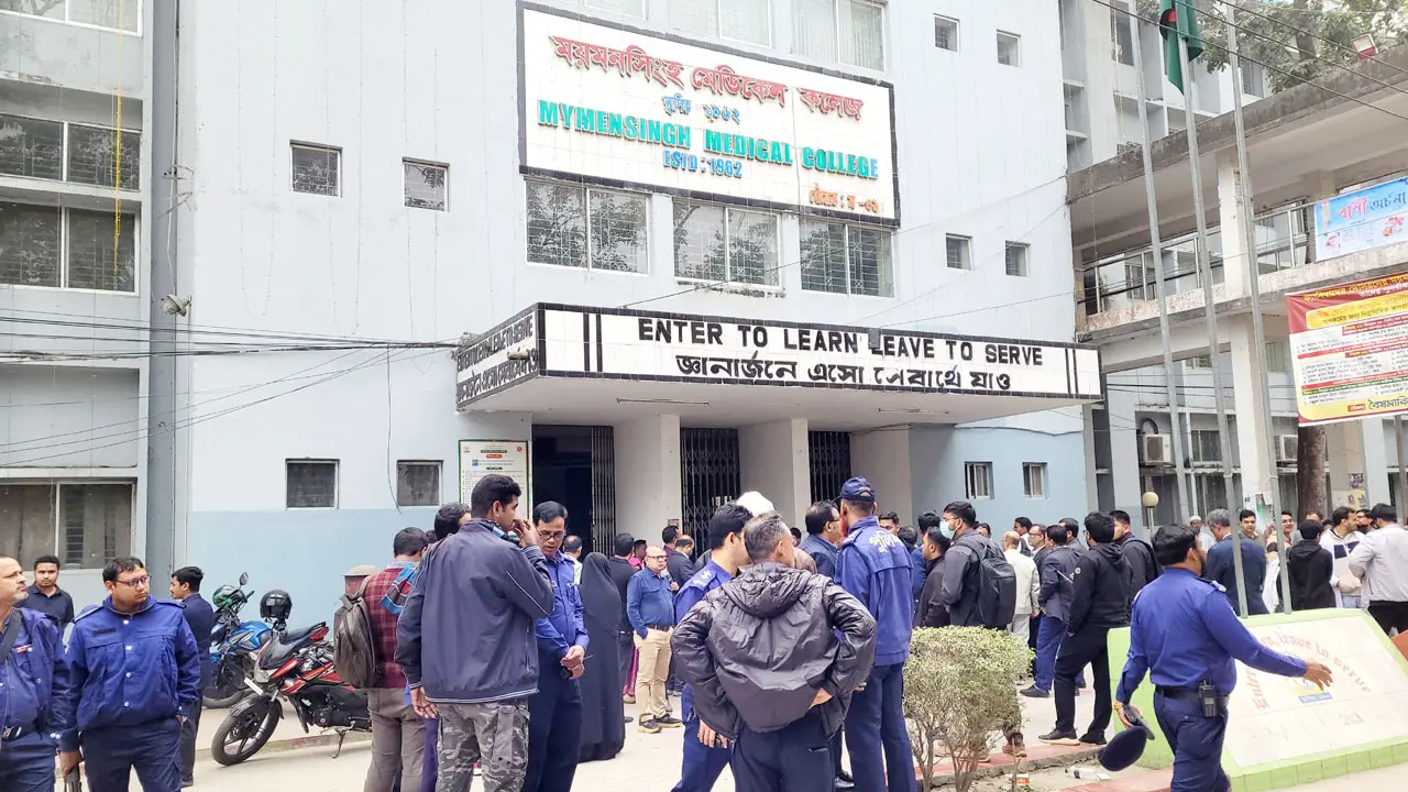 মমেকে শিবির-ছাত্রদলের পাল্টাপাল্টি ধাওয়া, পুলিশ মোতায়েন
