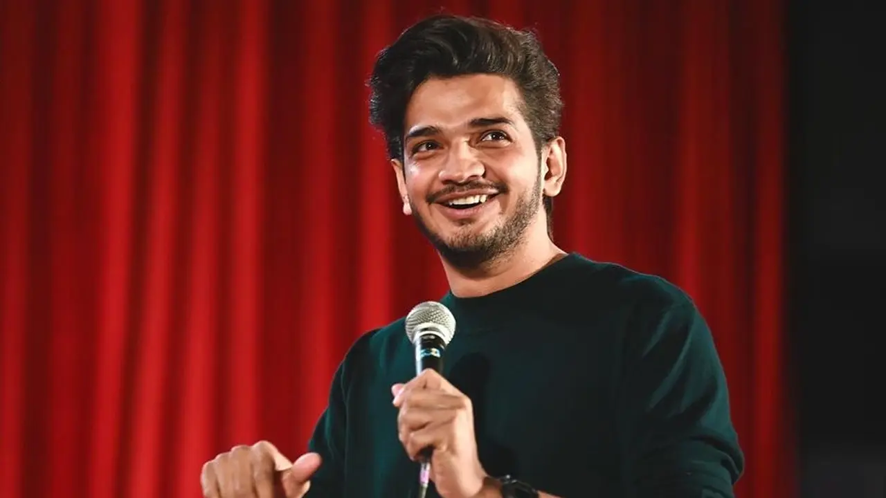 আবারও সমালোচনার শিকার কৌতুকশিল্পী মুনাওয়ার