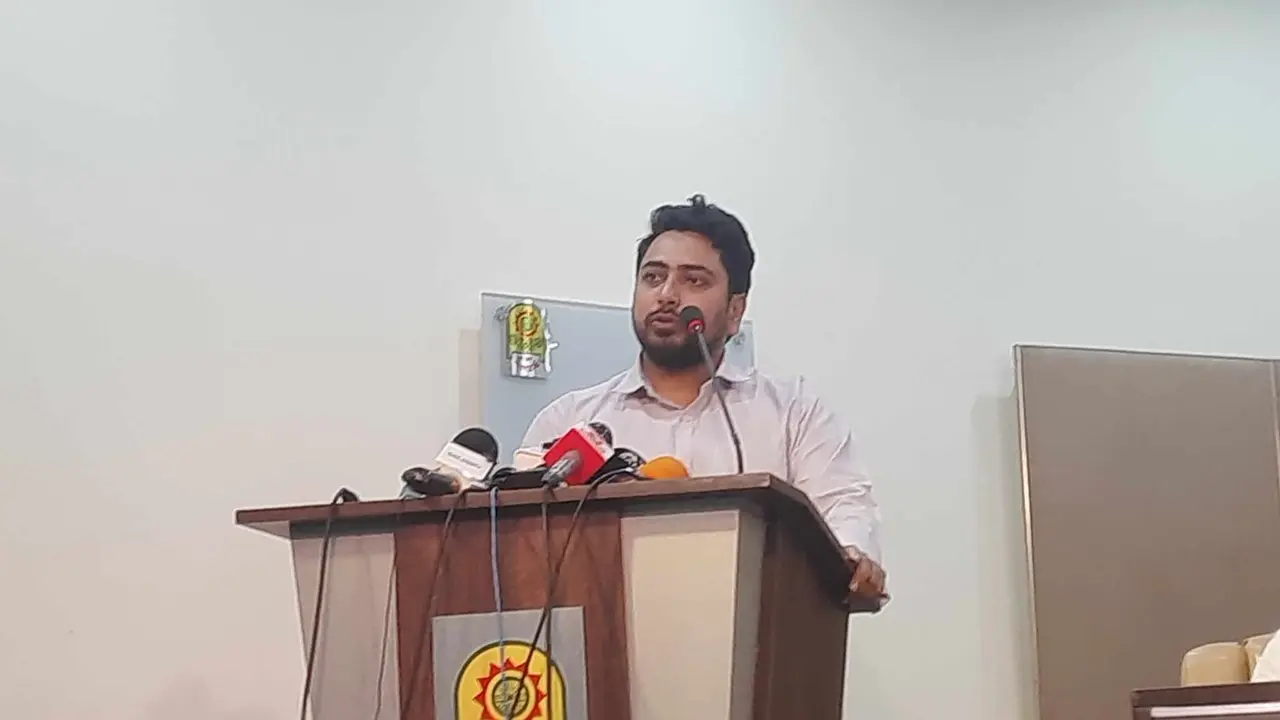 শেখ হাসিনা রাজনৈতিক কর্মকাণ্ড চালালে ভারতকে দায় নিতে হবে : নাহিদ