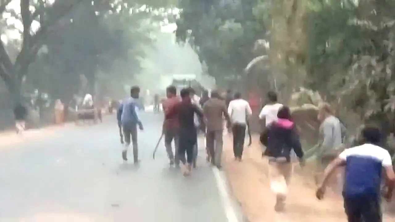 নাটোরে বিএনপির দুই গ্রুপের সংঘর্ষে আহত ১৫