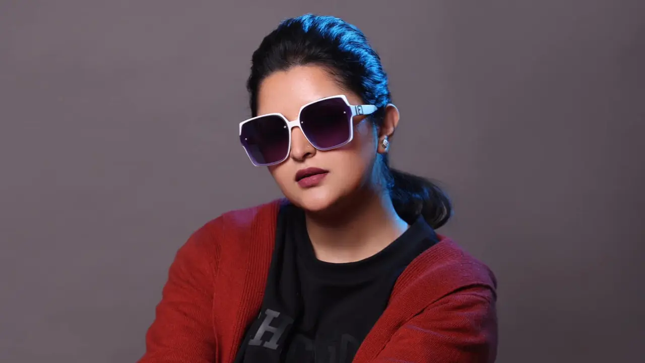 মানুষ কি করে এত সহজে ছেড়ে চলে যায় : পরীমণি