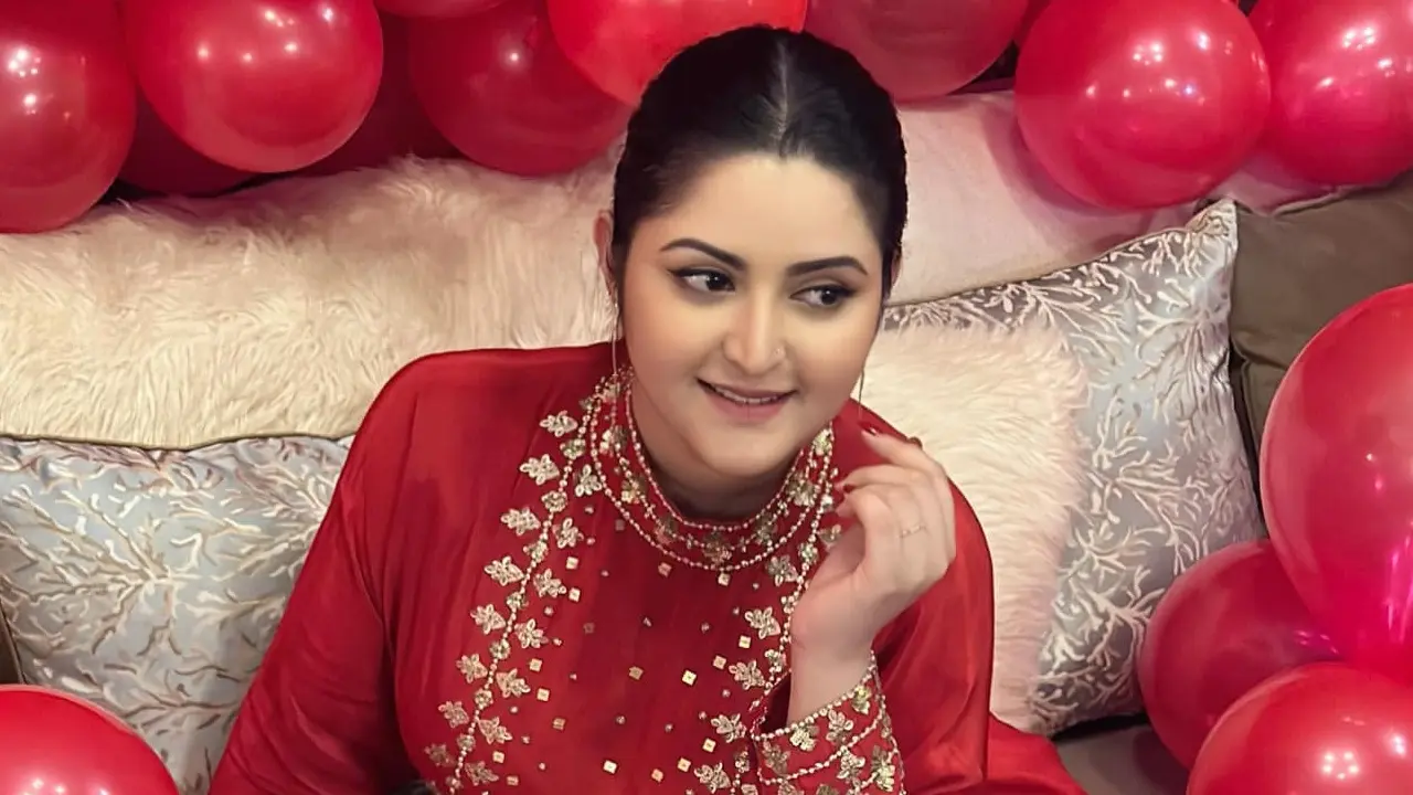 ভ্যালেন্টাইনের সঙ্গে পরিচয় করিয়ে দিলেন পরীমণি